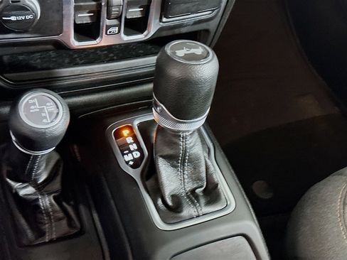 Used 2025 Jeep Wrangler Sahara w/ Safety Group image 24