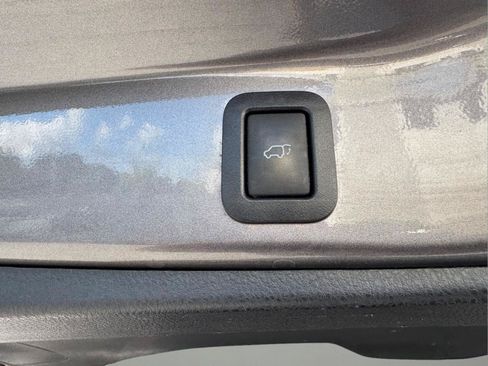 Used 2018 Toyota Highlander XLE AWD/4WD image 12