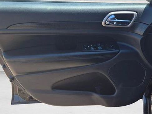 Used 2016 Jeep Grand Cherokee Laredo RWD image 10