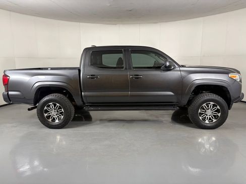 Used 2018 Toyota Tacoma SR w/ SR Convenience Package AWD/4WD image 9
