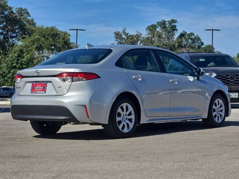 Certified 2025 Toyota Corolla LE FWD image 5