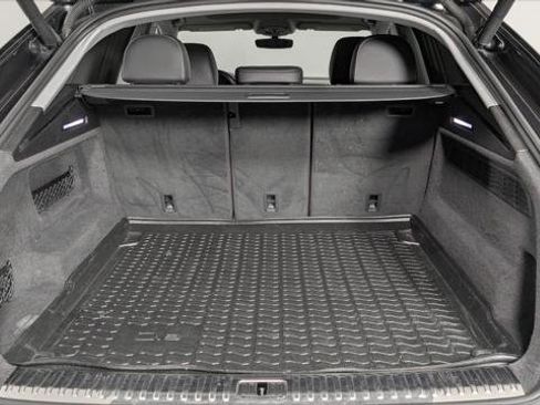 Used 2020 Audi Q8 Prestige w/ Prestige Package image 15