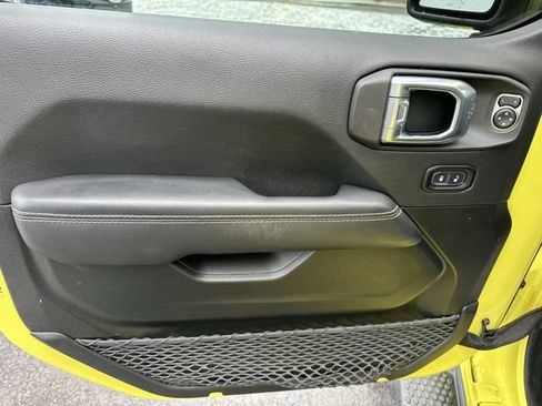 Used 2023 Jeep Wrangler Unlimited Sahara w/ Cold Weather Group AWD/4WD image 8