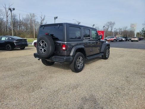 Used 2022 Jeep Wrangler Unlimited Sport image 3