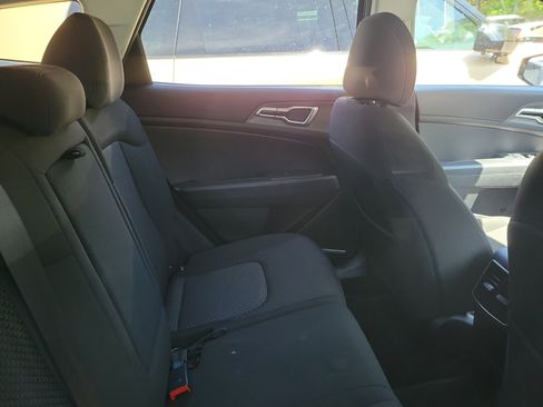 Used 2025 Kia Sportage LX image 9