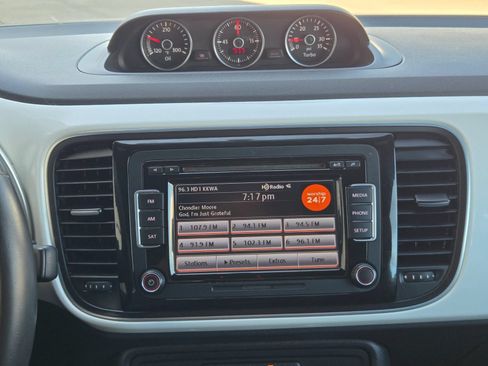 Used 2015 Volkswagen Beetle TDI FWD image 26