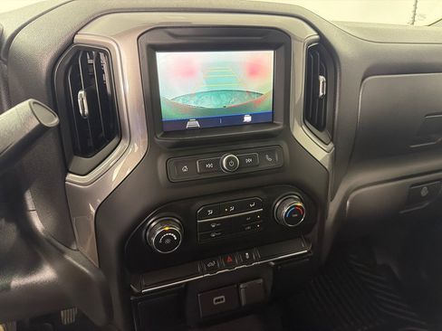 Used 2020 Chevrolet Silverado 1500 Custom w/ Custom Value Package AWD/4WD image 17