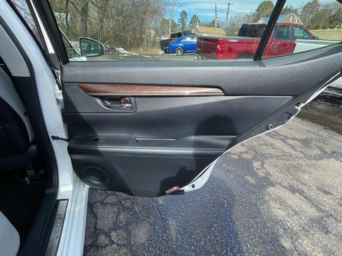 Used 2015 Lexus ES 350 w/ Luxury Package image 24