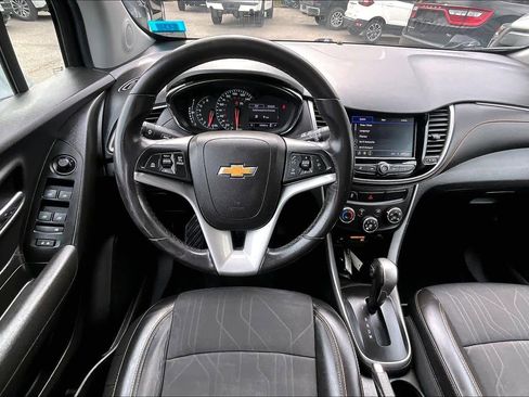 Used 2020 Chevrolet Trax LT w/ LT Convenience Package AWD/4WD image 6