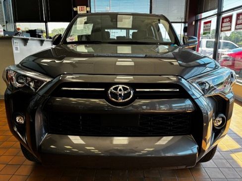 Used 2023 Toyota 4Runner SR5 Premium w/ Moonroof Package RWD image 5