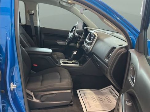 Used 2022 Chevrolet Colorado LT AWD/4WD image 17