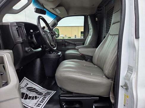 Used 2018 GMC Savana 2500 w/ Communications Package RWD image 11
