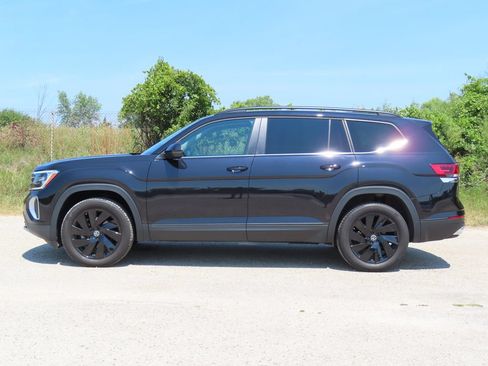 Used 2024 Volkswagen Atlas SE AWD/4WD image 7