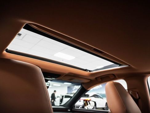 Used 2025 Lexus ES 300h w/ Premium Package image 22