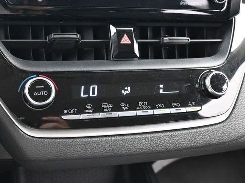 Used 2021 Toyota Corolla LE image 23