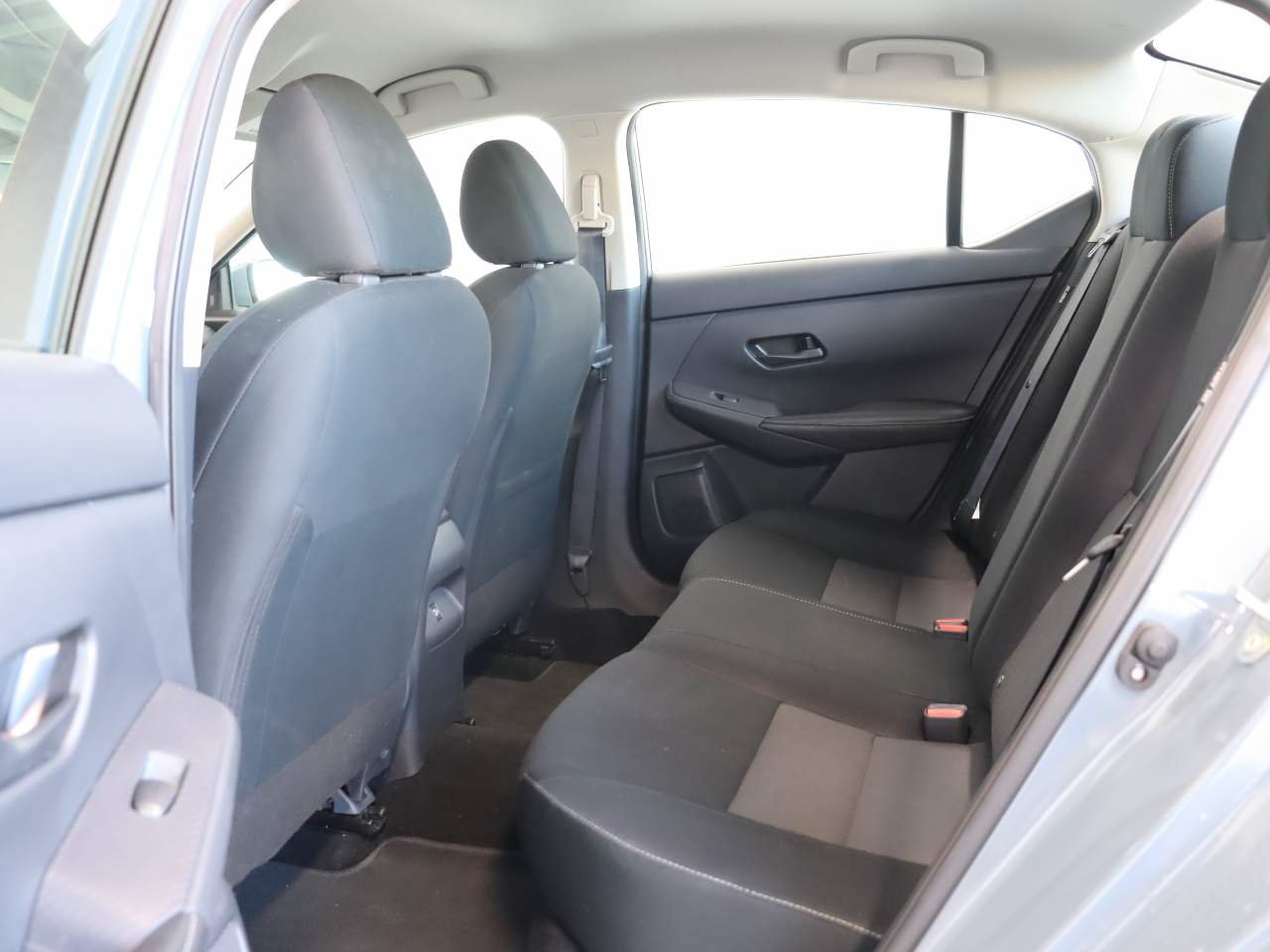 Used 2025 Nissan Sentra SV FWD image 14