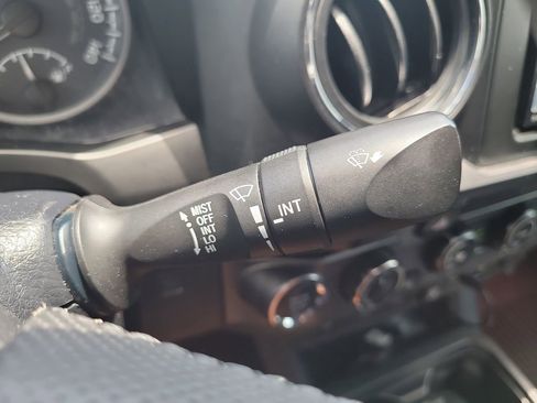 Used 2019 Toyota Tacoma TRD Off-Road AWD/4WD image 27