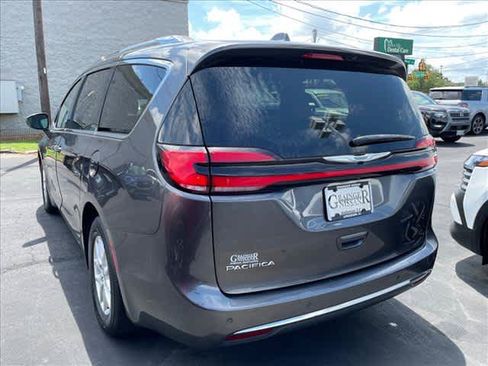 Used 2021 Chrysler Pacifica Touring-L FWD image 6