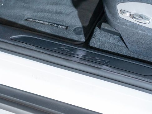 Certified 2023 Porsche Macan AWD/4WD image 12