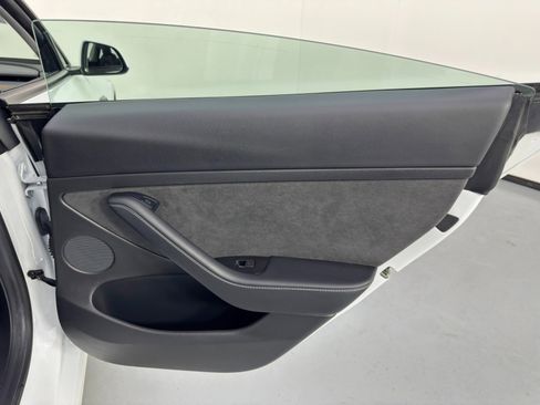 Used 2021 Tesla Model 3 Standard Range Plus image 45