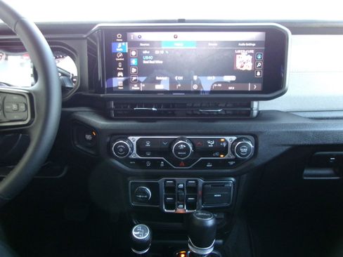 New 2025 Jeep Gladiator Sport image 15