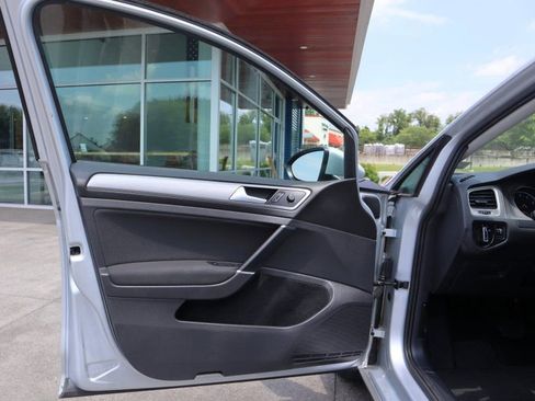 Used 2017 Volkswagen Golf S image 14