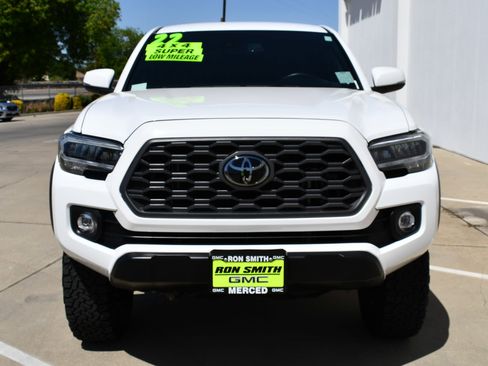 Used 2022 Toyota Tacoma TRD Off-Road w/ Technology Package image 3