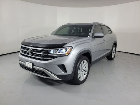 Used 2022 Volkswagen Atlas Cross Sport SE FWD image 2