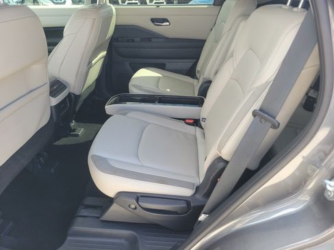 Used 2023 Nissan Pathfinder SL w/ SL Premium Package AWD/4WD image 12