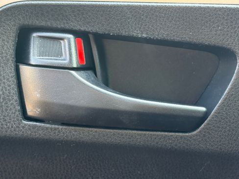 Used 2016 Toyota RAV4 LE FWD image 8