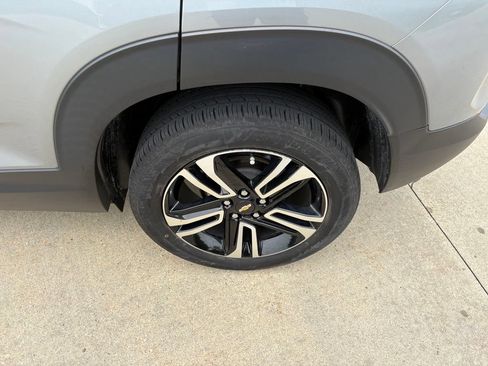 Used 2023 Chevrolet TrailBlazer LT FWD image 44