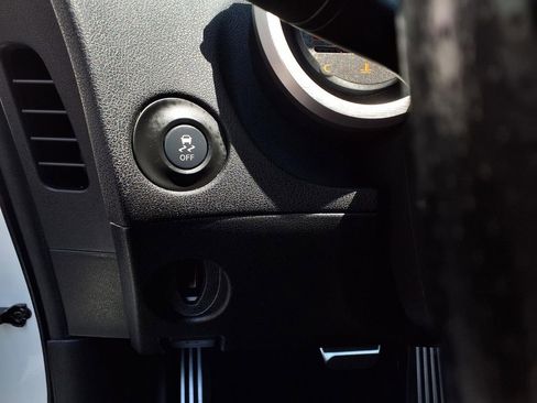 Used 2013 Nissan 370Z Touring RWD image 10