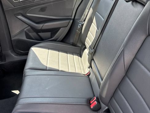 Used 2024 Volkswagen Jetta SE FWD image 8