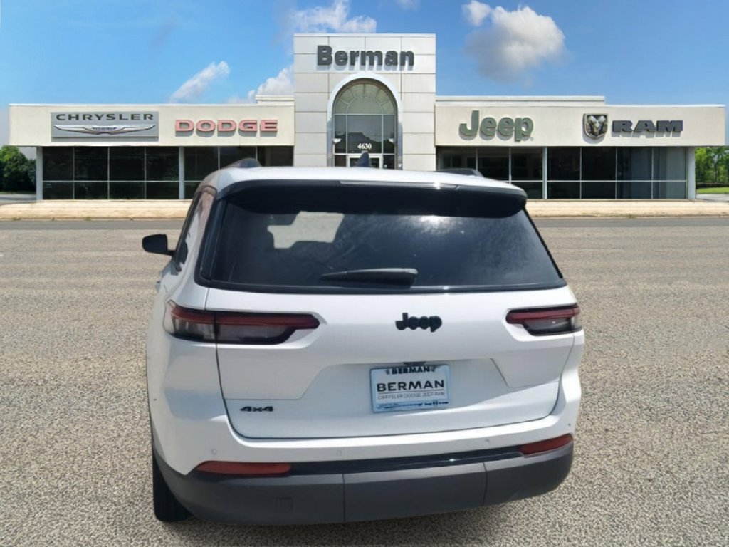 Used 2025 Jeep Grand Cherokee L Altitude AWD/4WD image 9