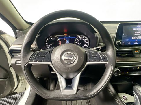 Used 2023 Nissan Altima 2.5 SV FWD image 17
