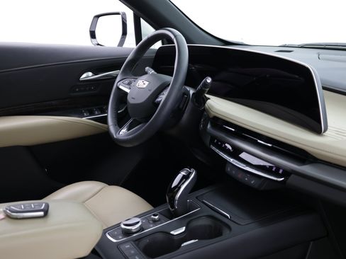 Used 2025 Cadillac XT4 Premium Luxury w/ Cold Weather Package FWD image 41