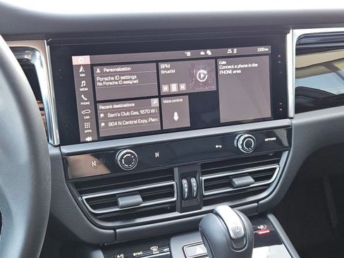 Certified 2026 Porsche Macan AWD/4WD image 17