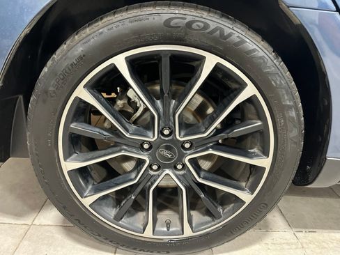 Used 2018 Ford Taurus SEL w/ Equipment Group 201A FWD image 11