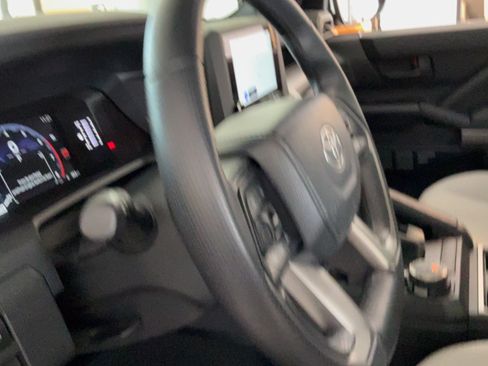 Certified 2025 Toyota 4Runner SR5 AWD/4WD image 27