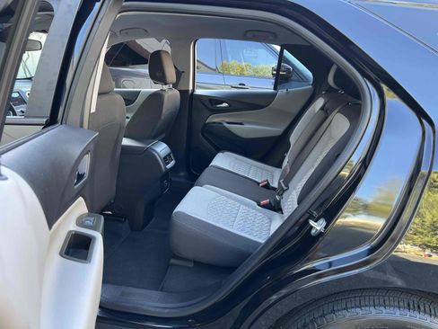 Used 2023 Chevrolet Equinox LS FWD image 5