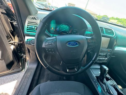 Used 2016 Ford Explorer XLT w/ Equipment Group 201A AWD/4WD image 18