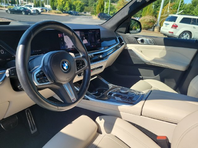 Used 2023 BMW X7 xDrive40i w/ M Sport Package AWD/4WD image 11
