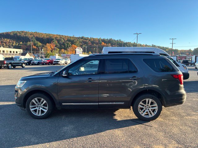 Used 2018 Ford Explorer XLT w/ Equipment Group 202A AWD/4WD image 4