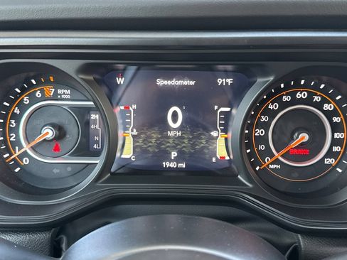 Used 2025 Jeep Gladiator Mojave w/ Safety Group AWD/4WD image 27