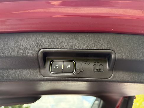 Used 2024 Ford Explorer XLT w/ Equipment Group 202A RWD image 67