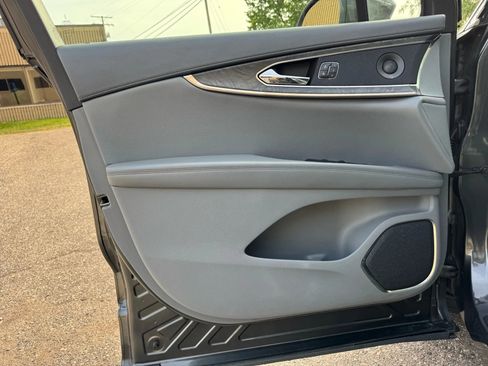 Used 2019 Lincoln Nautilus Reserve image 24