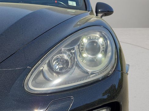 Used 2014 Porsche Cayenne Turbo AWD/4WD image 9