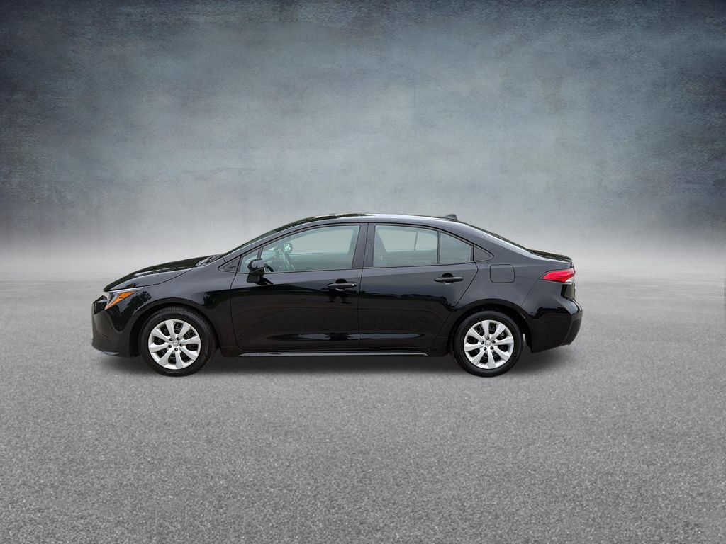 Used 2025 Toyota Corolla LE FWD image 2