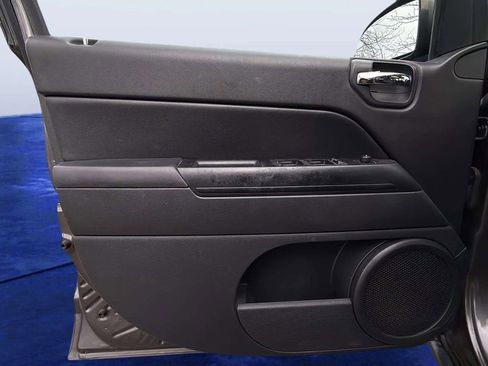 Used 2016 Jeep Compass 75th Anniversary w/ Power Value Group image 17