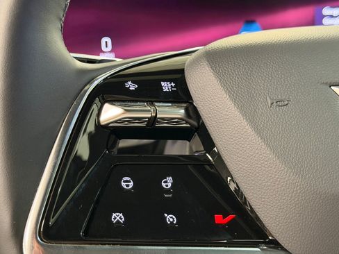 Used 2025 Cadillac Escalade IQ Luxury 1 AWD/4WD image 16